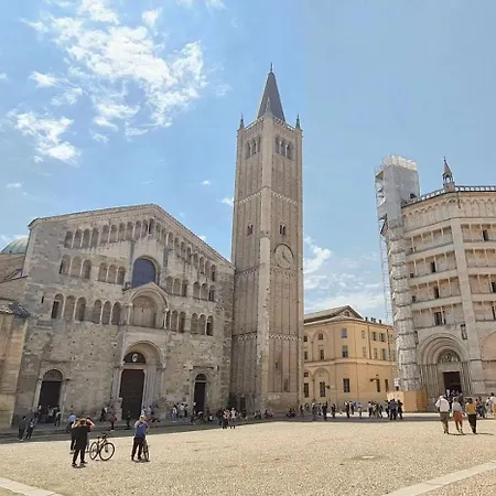 Luxury 5 Al Duomo Di * פארמה